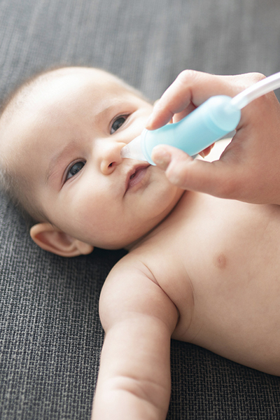 Nettoyer le nez de bébé